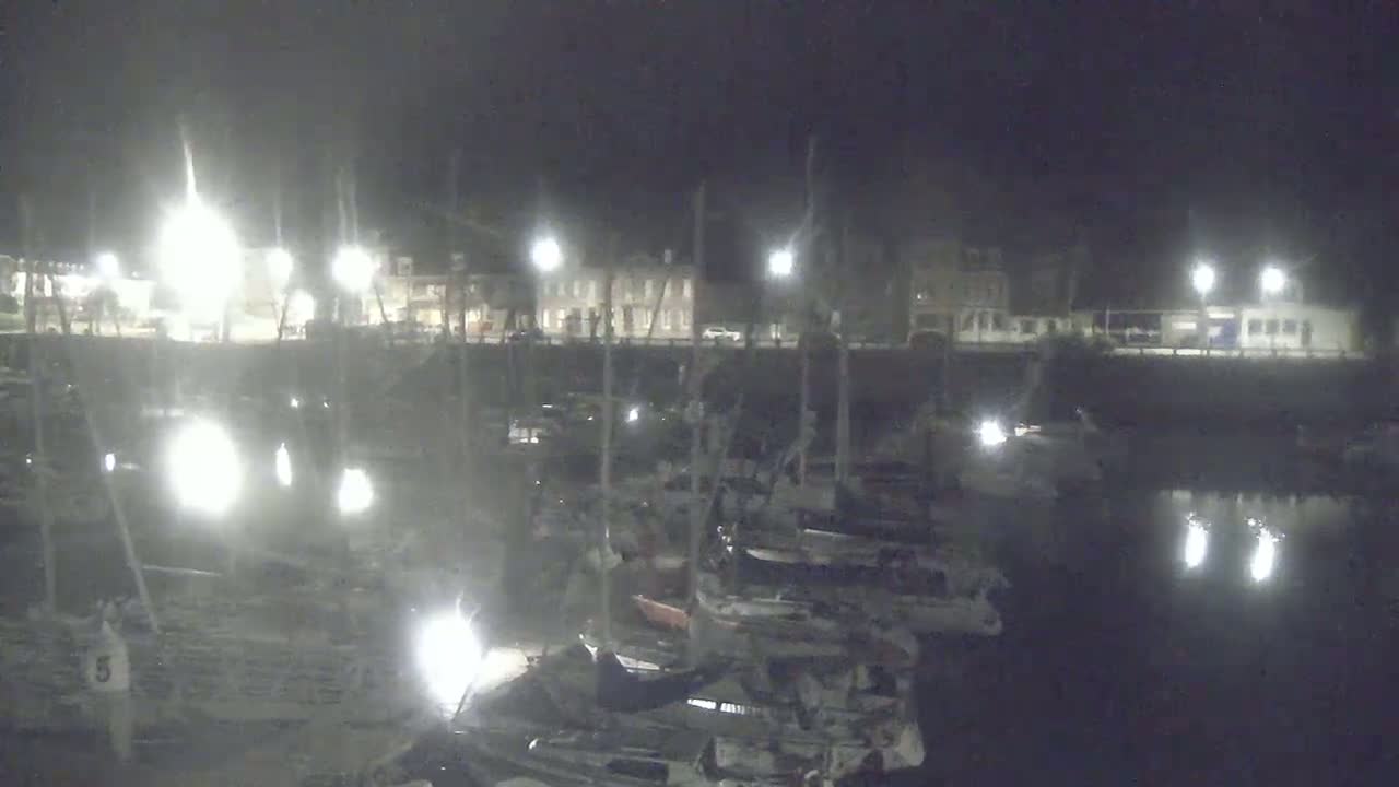 Saint-Valery-en-Caux City View & Le Port (Marine) Live Cam - Dieppe, Seine-Maritime, Normandie, France