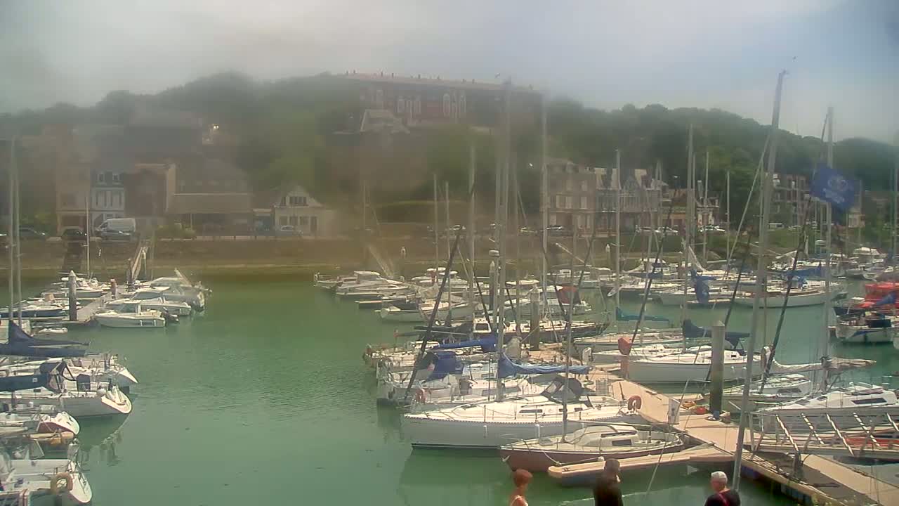 Saint-Valery-en-Caux City View & Le Port (Marine) Live Cam - Dieppe, Seine-Maritime, Normandie, France