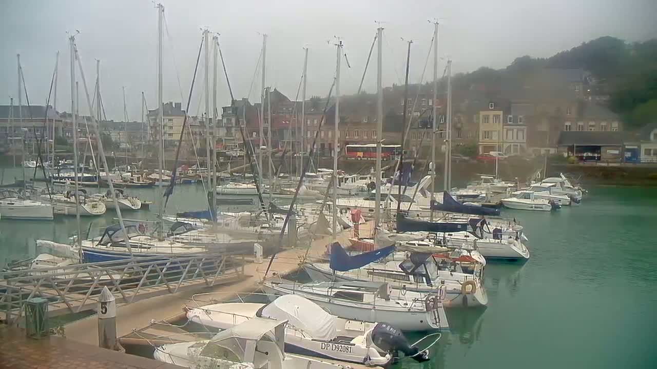 Saint-Valery-en-Caux City View & Le Port (Marine) Live Cam - Dieppe, Seine-Maritime, Normandie, France