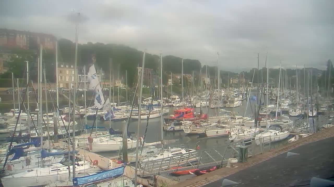 Saint-Valery-en-Caux City View & Le Port (Marine) Live Cam - Dieppe, Seine-Maritime, Normandie, France