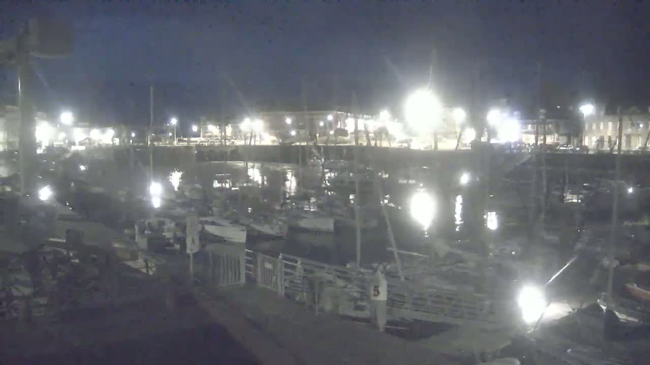 Saint-Valery-en-Caux City View & Le Port (Marine) Live Cam - Dieppe, Seine-Maritime, Normandie, France