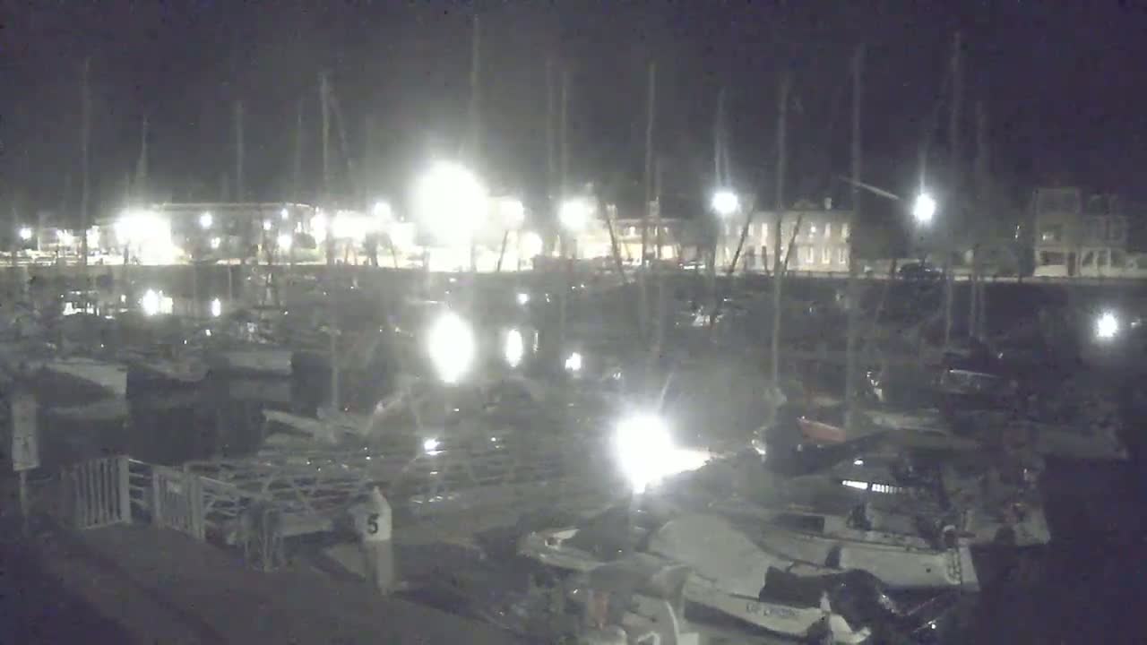 Saint-Valery-en-Caux City View & Le Port (Marine) Live Cam - Dieppe, Seine-Maritime, Normandie, France