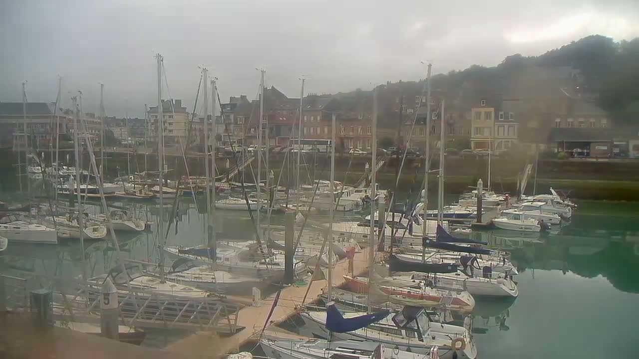 Saint-Valery-en-Caux City View & Le Port (Marine) Live Cam - Dieppe, Seine-Maritime, Normandie, France