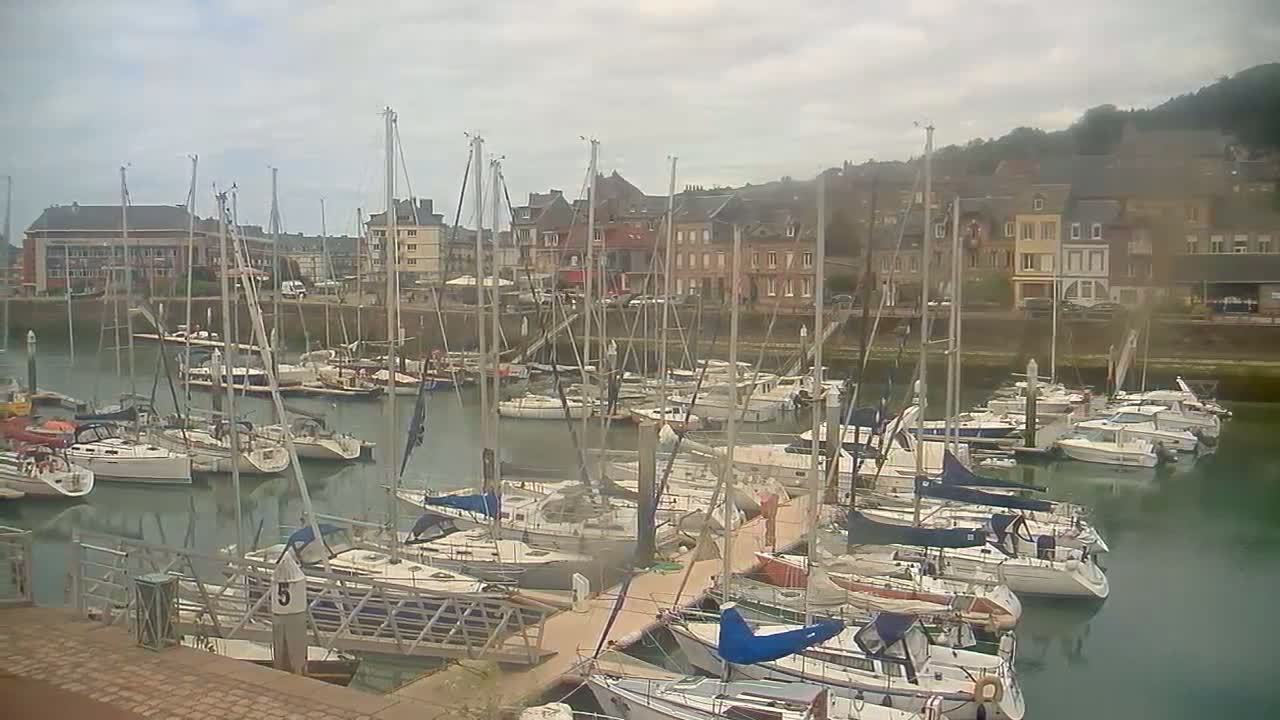 Saint-Valery-en-Caux City View & Le Port (Marine) Live Cam - Dieppe, Seine-Maritime, Normandie, France
