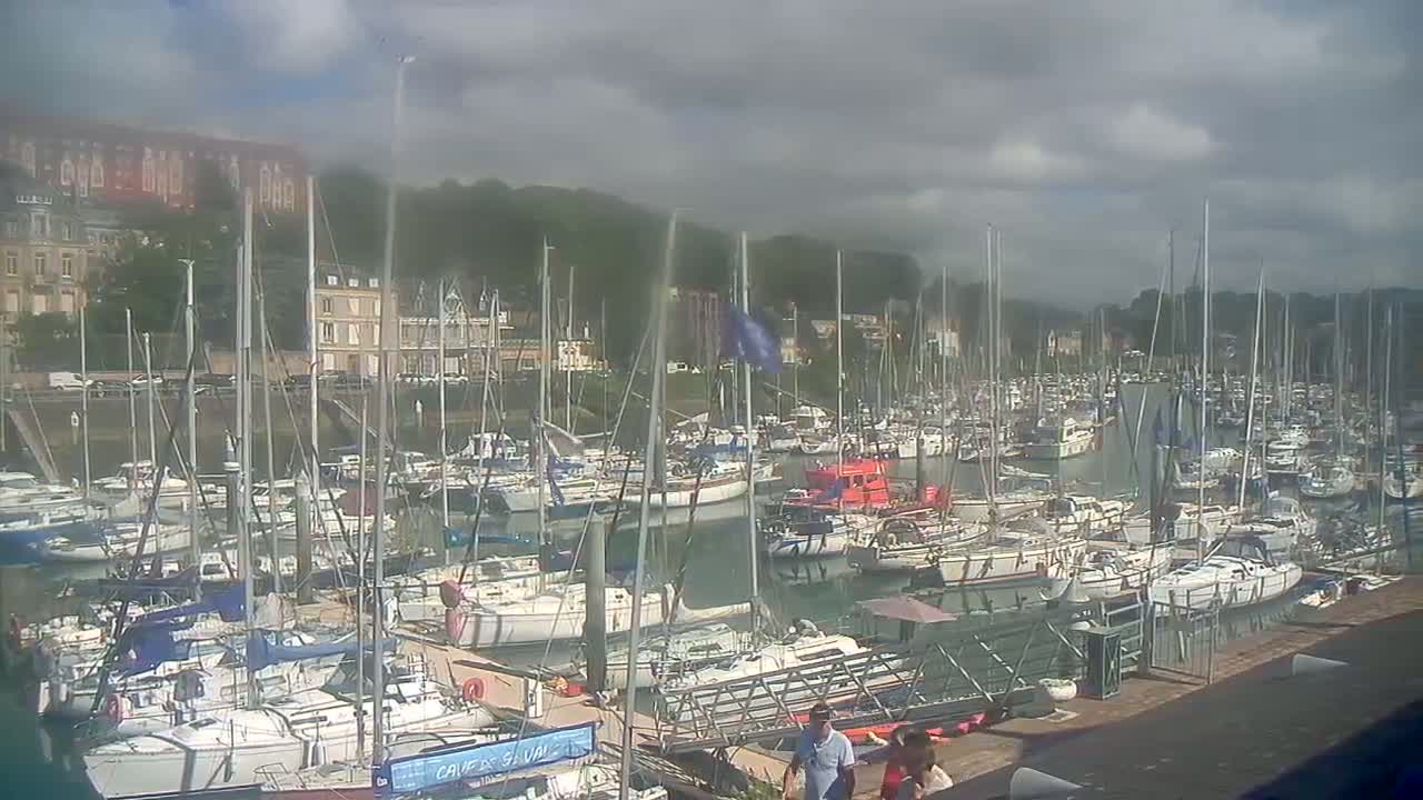 Saint-Valery-en-Caux City View & Le Port (Marine) Live Cam - Dieppe, Seine-Maritime, Normandie, France