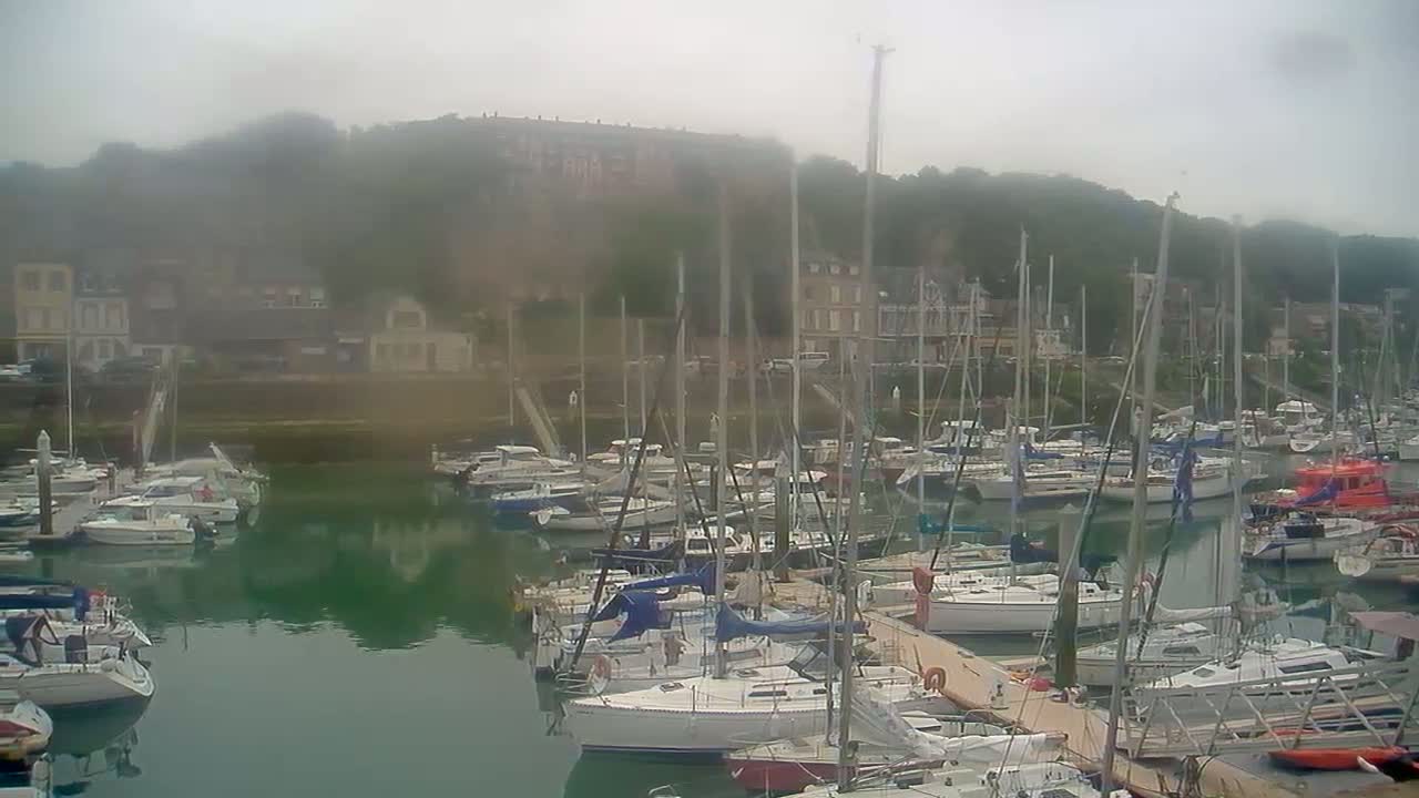 Saint-Valery-en-Caux City View & Le Port (Marine) Live Cam - Dieppe, Seine-Maritime, Normandie, France