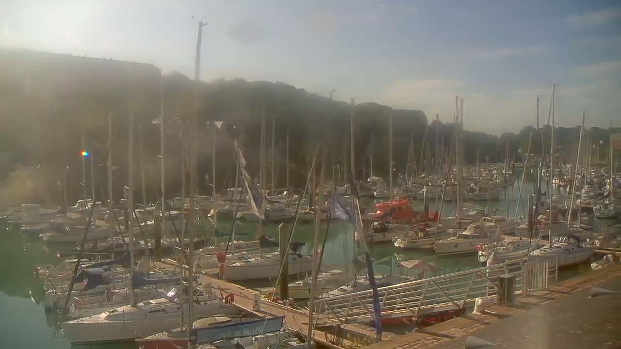 Saint-Valery-en-Caux City View & Le Port (Marine) Live Cam - Dieppe, Seine-Maritime, Normandie, France