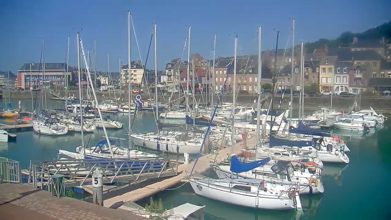 Saint-Valery-en-Caux City View & Le Port (Marine) Live Cam - Dieppe, Seine-Maritime, Normandie, France