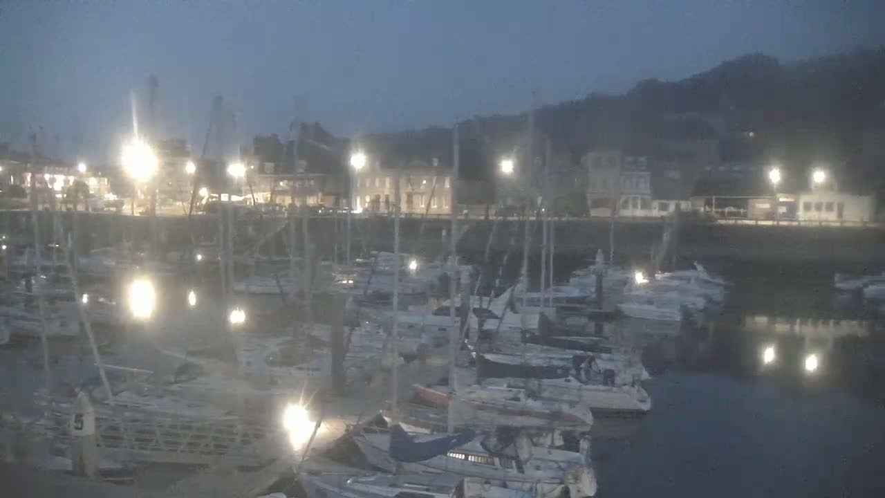 Saint-Valery-en-Caux City View & Le Port (Marine) Live Cam - Dieppe, Seine-Maritime, Normandie, France