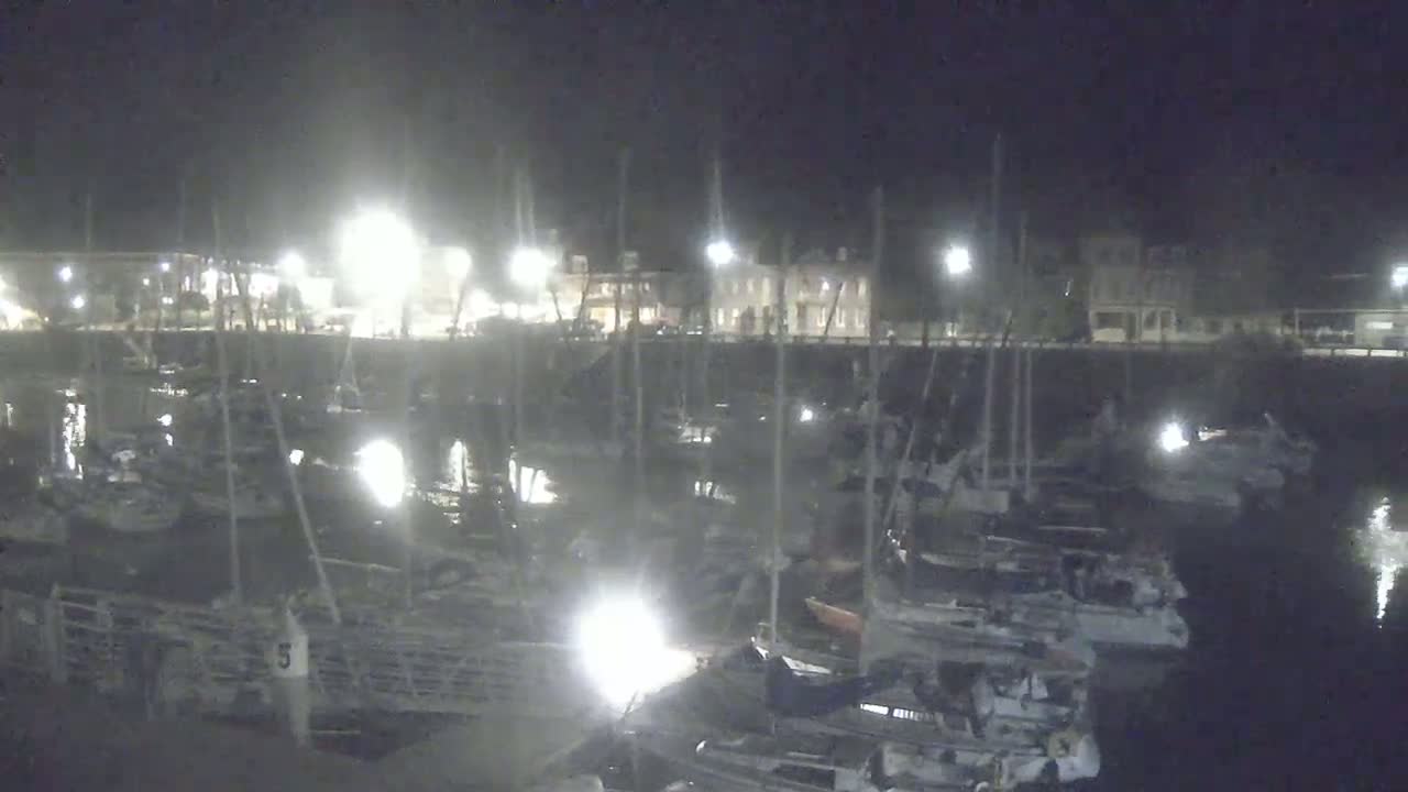 Saint-Valery-en-Caux City View & Le Port (Marine) Live Cam - Dieppe, Seine-Maritime, Normandie, France