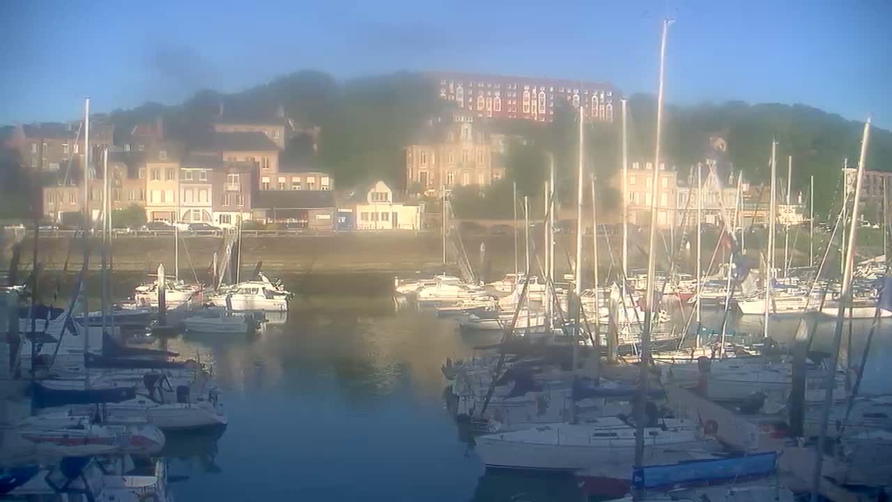 Saint-Valery-en-Caux City View & Le Port (Marine) Live Cam - Dieppe, Seine-Maritime, Normandie, France