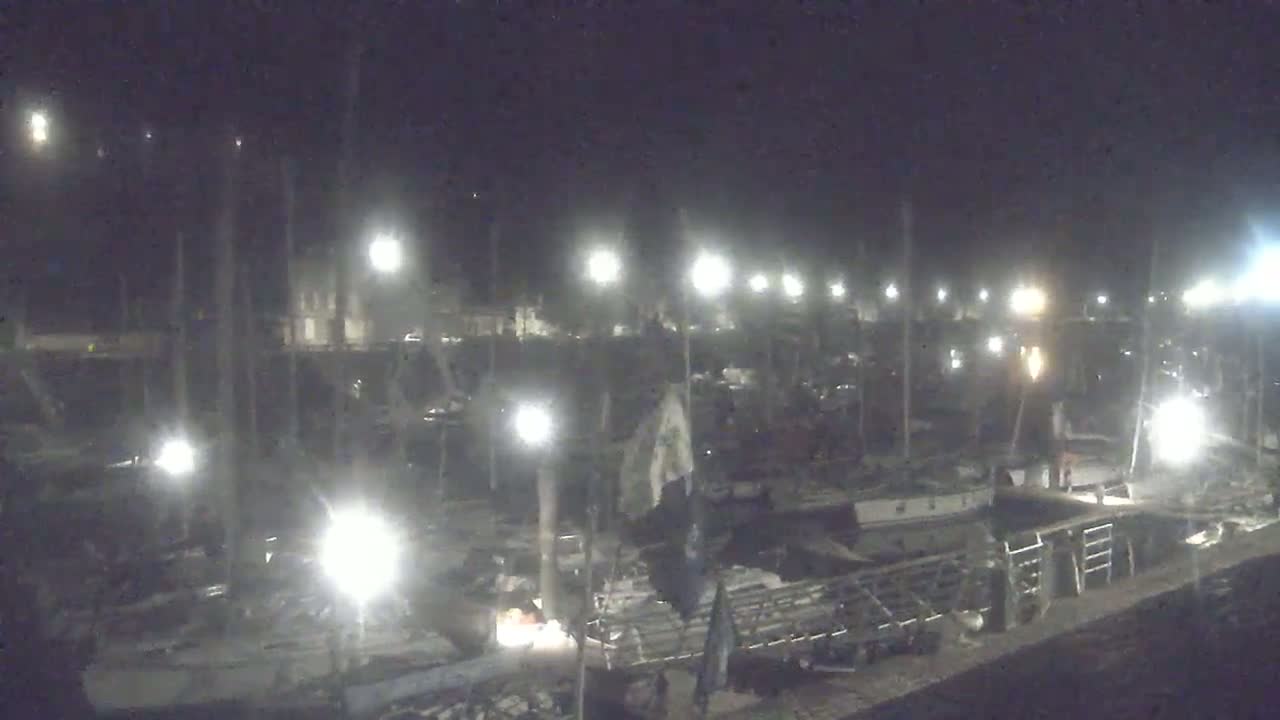 Saint-Valery-en-Caux City View & Le Port (Marine) Live Cam - Dieppe, Seine-Maritime, Normandie, France