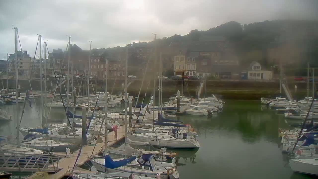Saint-Valery-en-Caux City View & Le Port (Marine) Live Cam - Dieppe, Seine-Maritime, Normandie, France