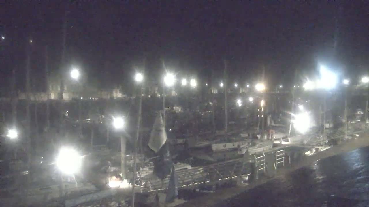 Saint-Valery-en-Caux City View & Le Port (Marine) Live Cam - Dieppe, Seine-Maritime, Normandie, France