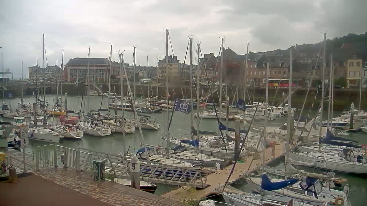 Saint-Valery-en-Caux City View & Le Port (Marine) Live Cam - Dieppe, Seine-Maritime, Normandie, France