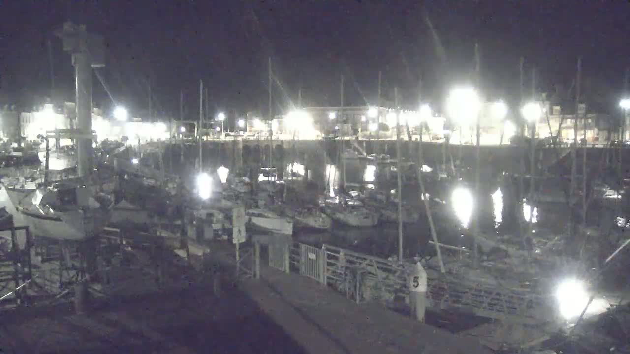 Saint-Valery-en-Caux City View & Le Port (Marine) Live Cam - Dieppe, Seine-Maritime, Normandie, France
