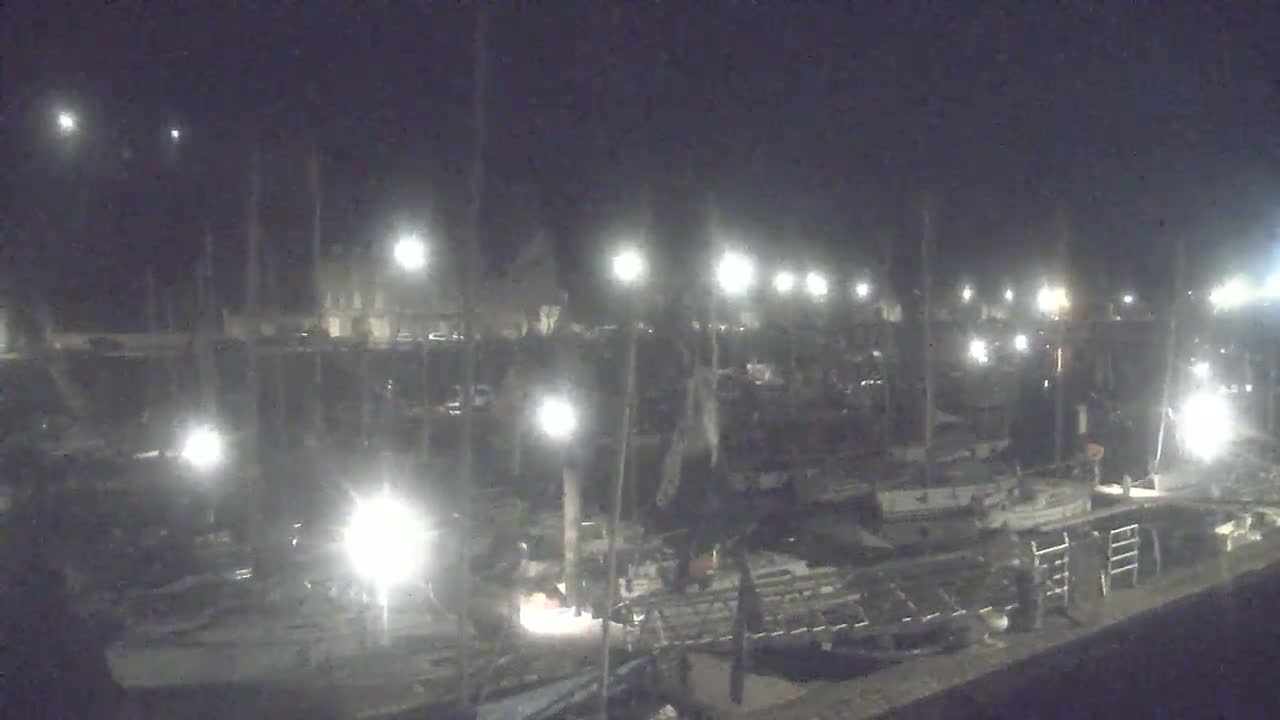 Saint-Valery-en-Caux City View & Le Port (Marine) Live Cam - Dieppe, Seine-Maritime, Normandie, France