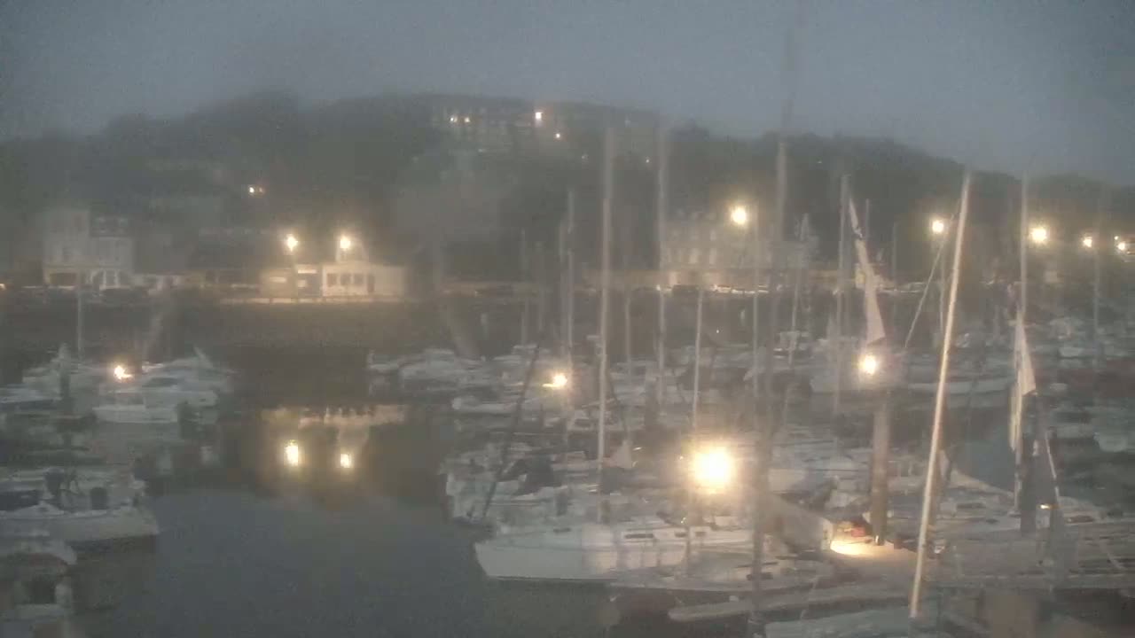 Saint-Valery-en-Caux City View & Le Port (Marine) Live Cam - Dieppe, Seine-Maritime, Normandie, France