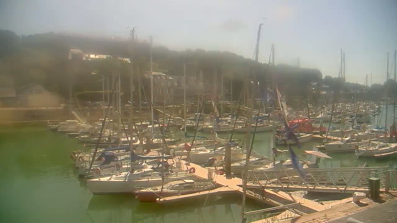 Saint-Valery-en-Caux City View & Le Port (Marine) Live Cam - Dieppe, Seine-Maritime, Normandie, France