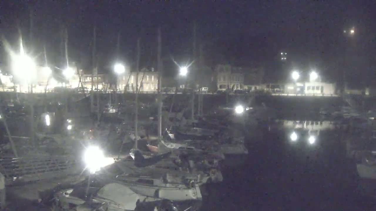 Saint-Valery-en-Caux City View & Le Port (Marine) Live Cam - Dieppe, Seine-Maritime, Normandie, France