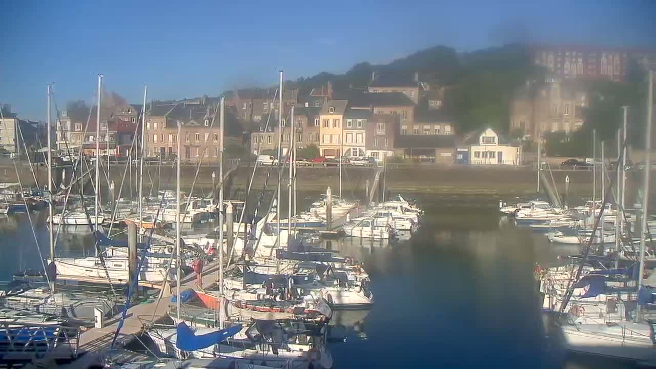 Saint-Valery-en-Caux City View & Le Port (Marine) Live Cam - Dieppe, Seine-Maritime, Normandie, France
