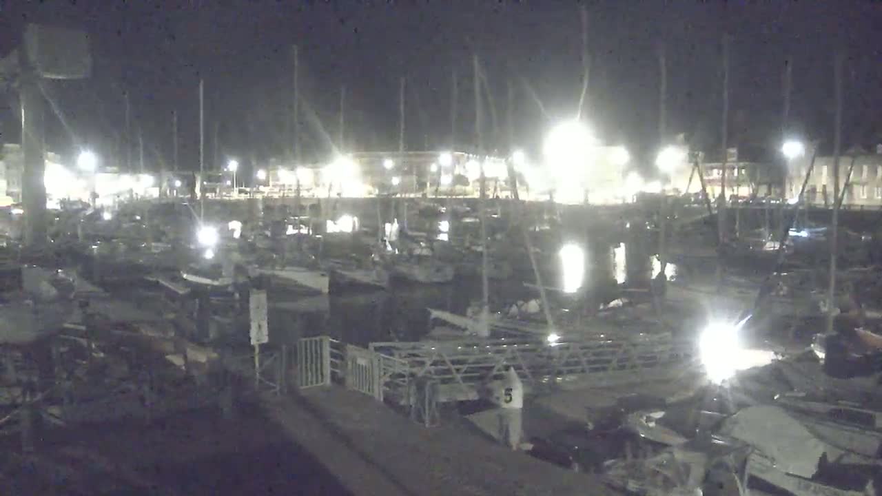 Saint-Valery-en-Caux City View & Le Port (Marine) Live Cam - Dieppe, Seine-Maritime, Normandie, France