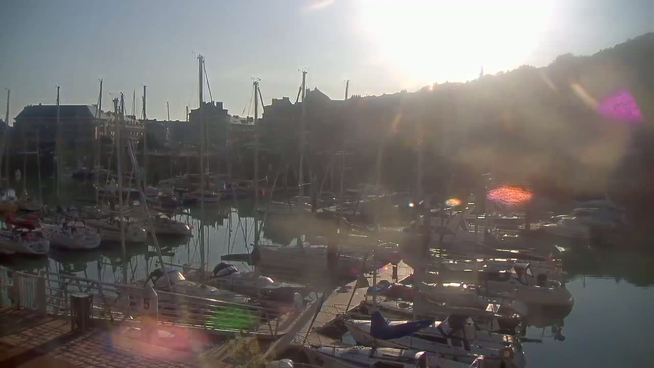 Saint-Valery-en-Caux City View & Le Port (Marine) Live Cam - Dieppe, Seine-Maritime, Normandie, France
