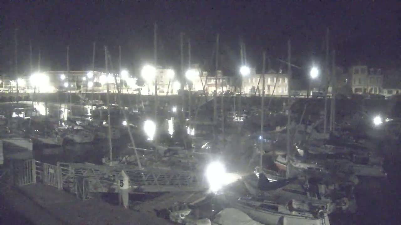 Saint-Valery-en-Caux City View & Le Port (Marine) Live Cam - Dieppe, Seine-Maritime, Normandie, France