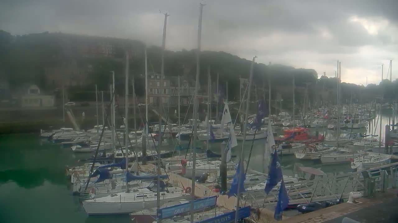 Saint-Valery-en-Caux City View & Le Port (Marine) Live Cam - Dieppe, Seine-Maritime, Normandie, France