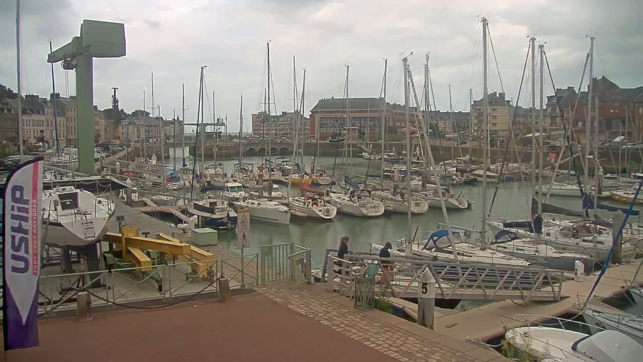 Saint-Valery-en-Caux City View & Le Port (Marine) Live Cam - Dieppe, Seine-Maritime, Normandie, France