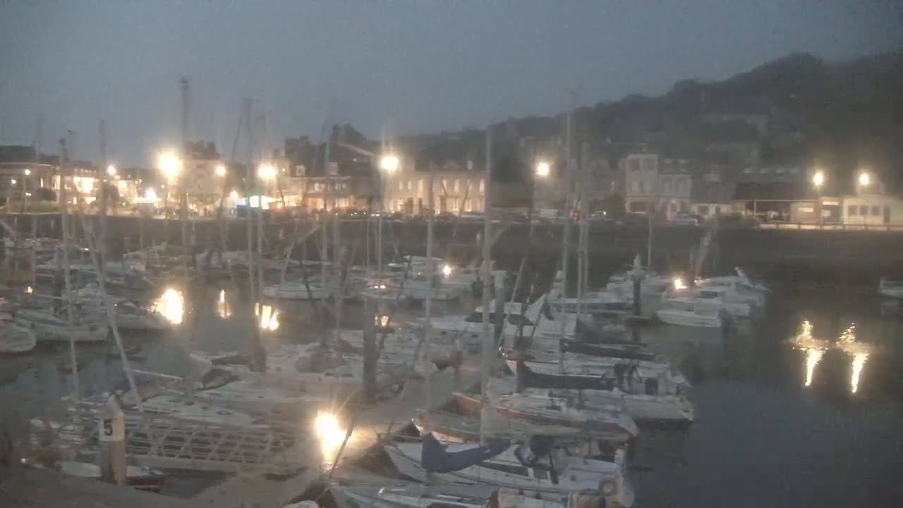Saint-Valery-en-Caux City View & Le Port (Marine) Live Cam - Dieppe, Seine-Maritime, Normandie, France