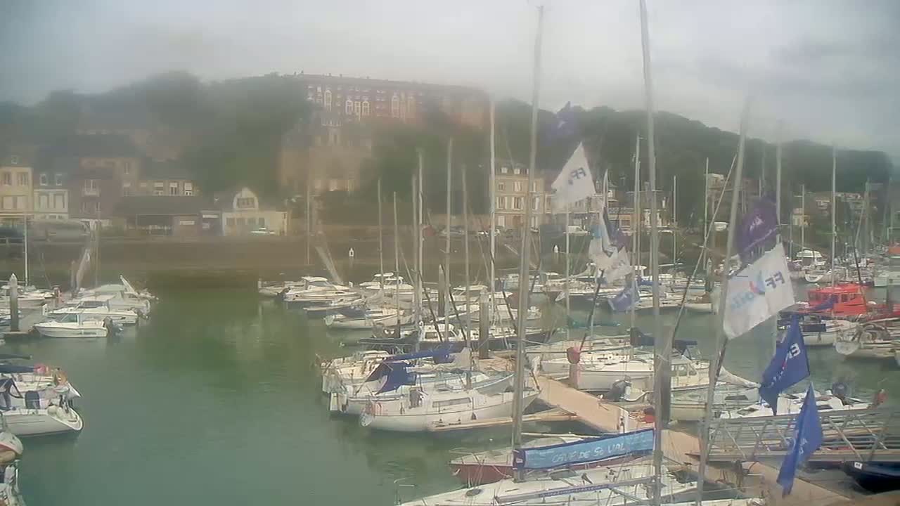 Saint-Valery-en-Caux City View & Le Port (Marine) Live Cam - Dieppe, Seine-Maritime, Normandie, France
