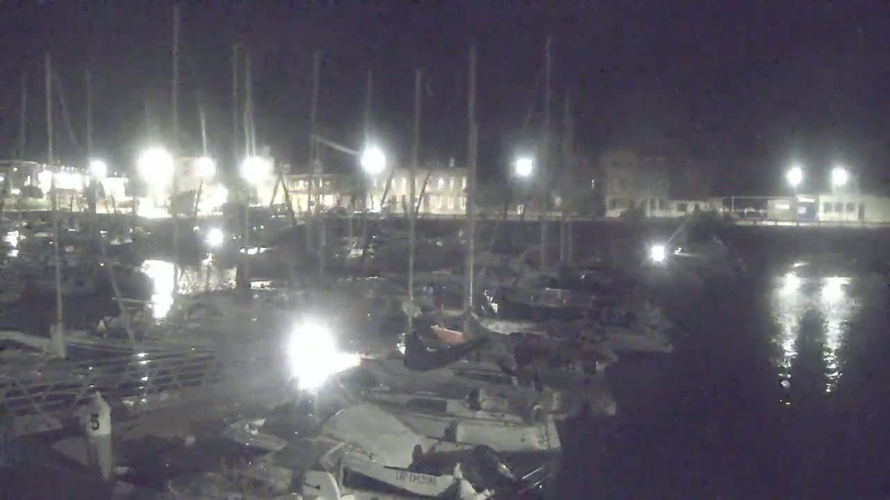 Saint-Valery-en-Caux City View & Le Port (Marine) Live Cam - Dieppe, Seine-Maritime, Normandie, France