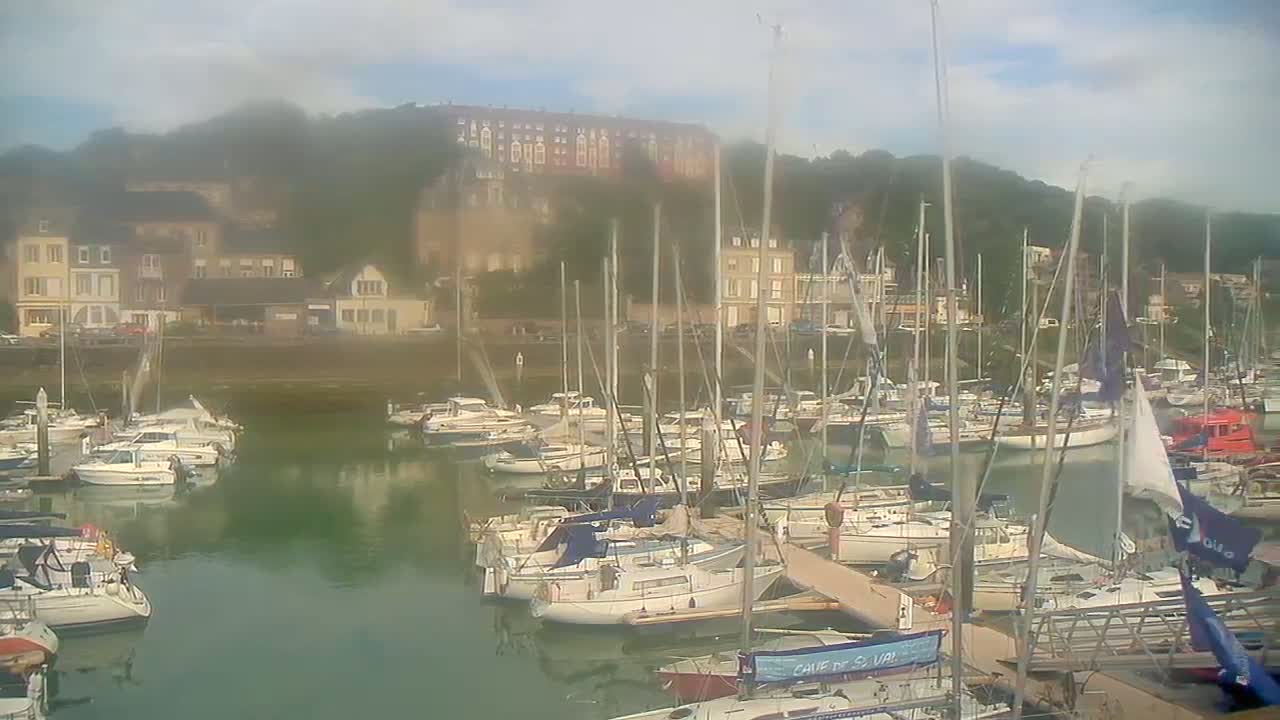 Saint-Valery-en-Caux City View & Le Port (Marine) Live Cam - Dieppe, Seine-Maritime, Normandie, France