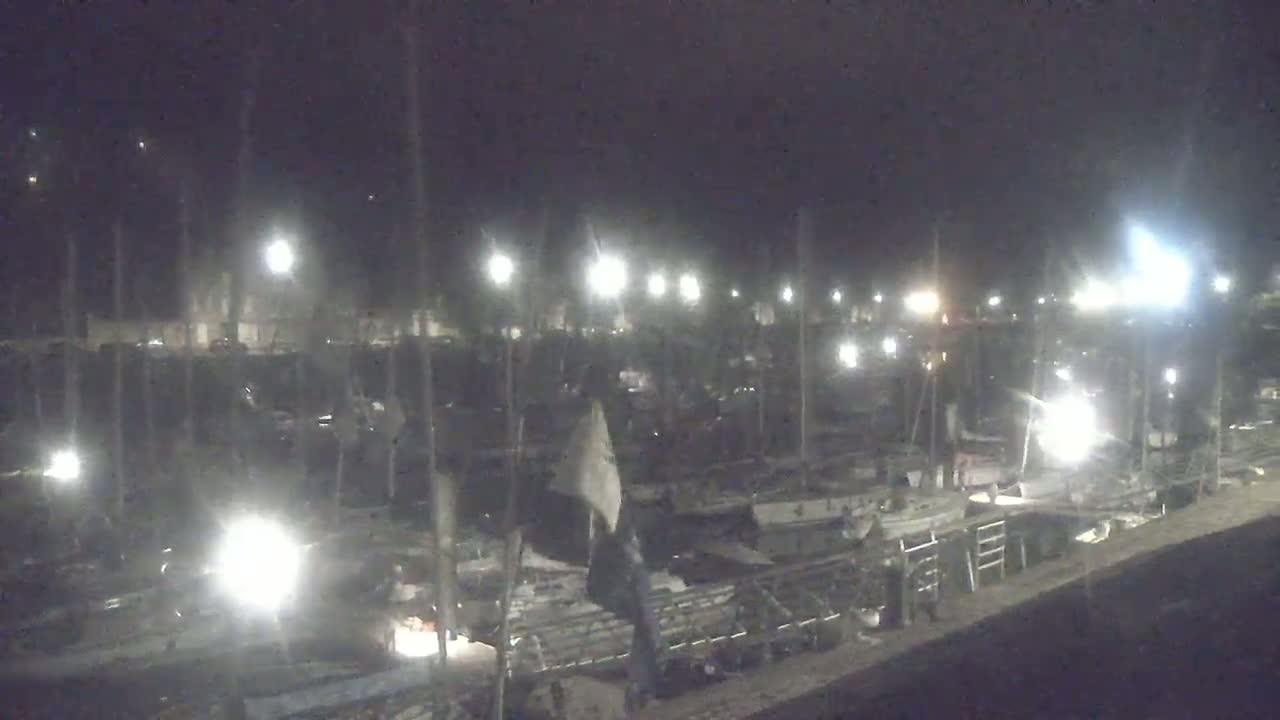 Saint-Valery-en-Caux City View & Le Port (Marine) Live Cam - Dieppe, Seine-Maritime, Normandie, France