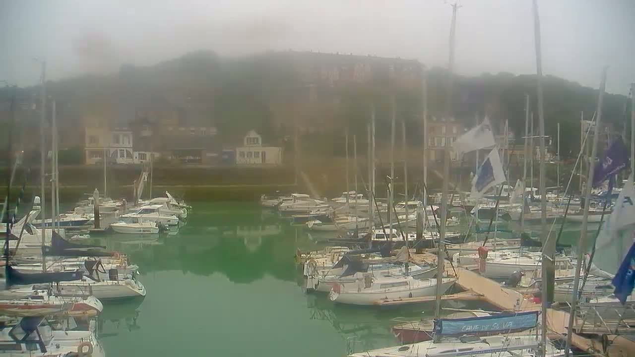 Saint-Valery-en-Caux City View & Le Port (Marine) Live Cam - Dieppe, Seine-Maritime, Normandie, France