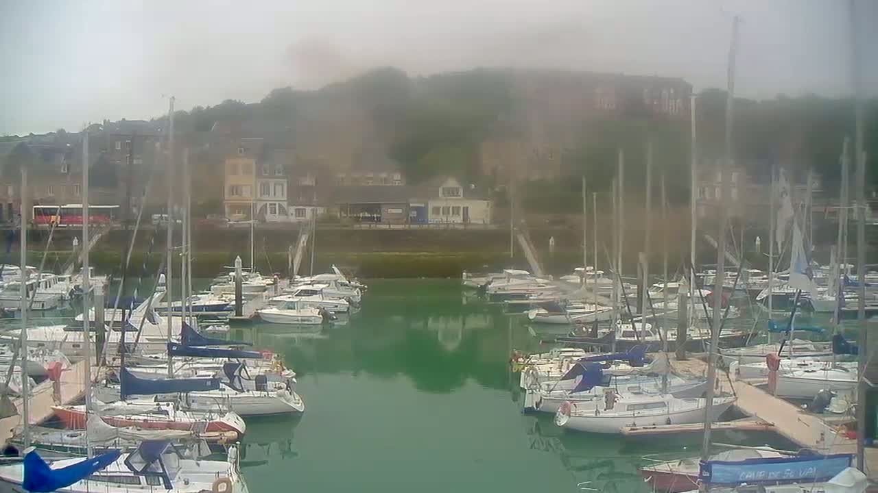 Saint-Valery-en-Caux City View & Le Port (Marine) Live Cam - Dieppe, Seine-Maritime, Normandie, France