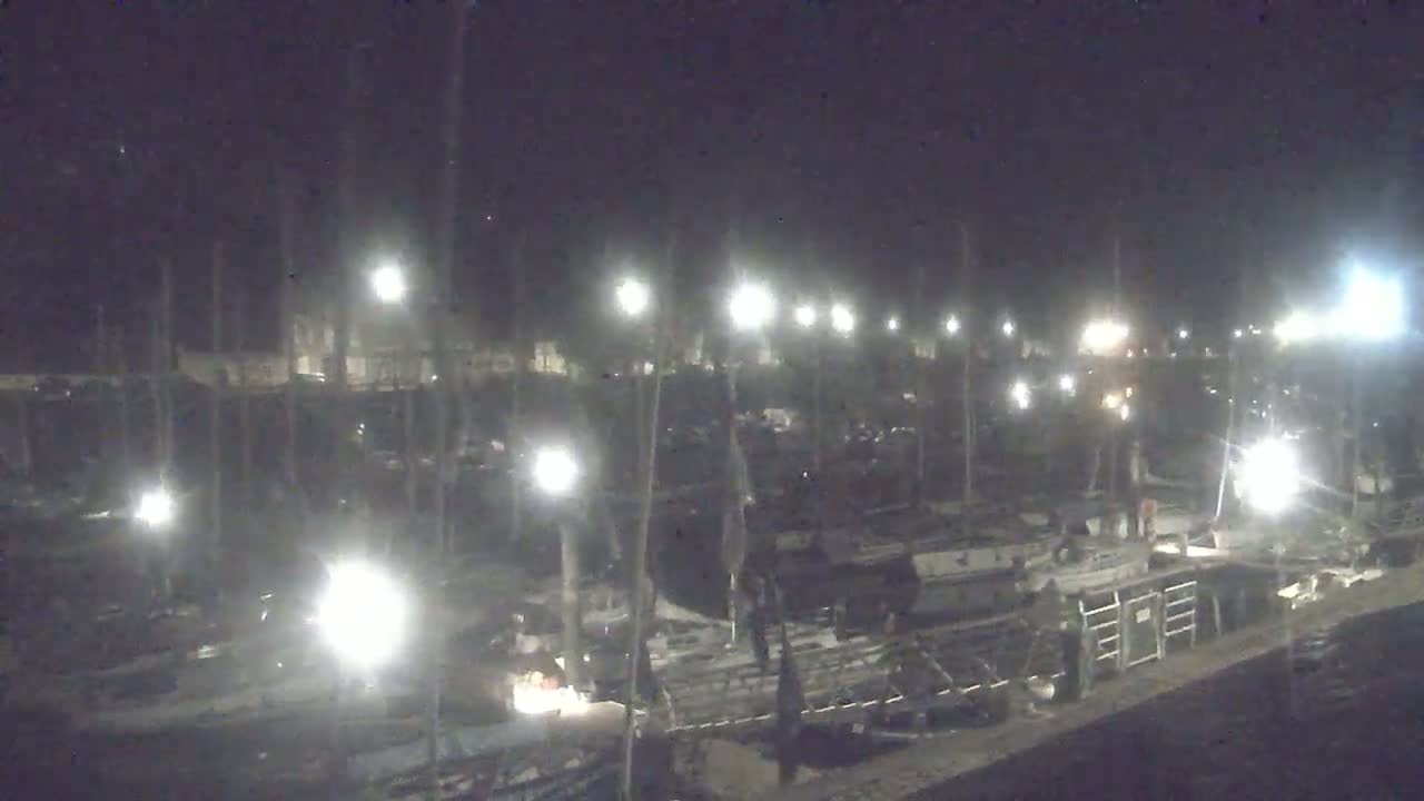 Saint-Valery-en-Caux City View & Le Port (Marine) Live Cam - Dieppe, Seine-Maritime, Normandie, France