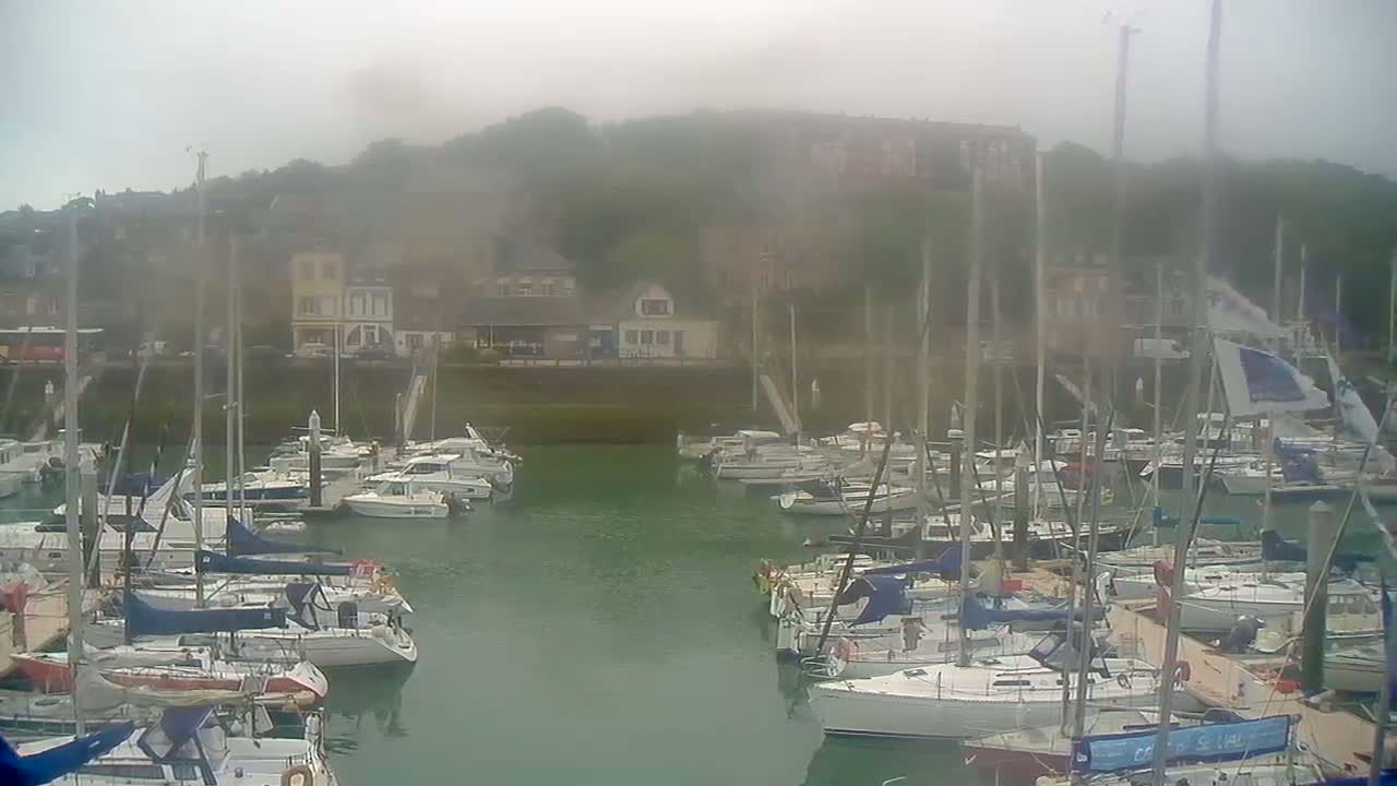 Saint-Valery-en-Caux City View & Le Port (Marine) Live Cam - Dieppe, Seine-Maritime, Normandie, France