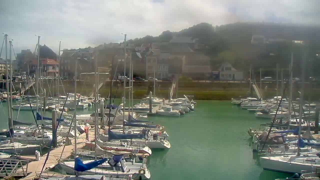 Saint-Valery-en-Caux City View & Le Port (Marine) Live Cam - Dieppe, Seine-Maritime, Normandie, France