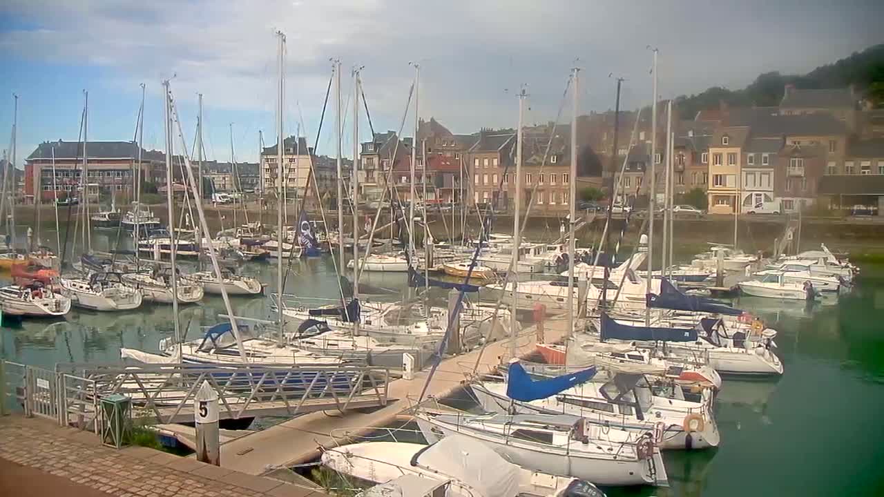 Saint-Valery-en-Caux City View & Le Port (Marine) Live Cam - Dieppe, Seine-Maritime, Normandie, France