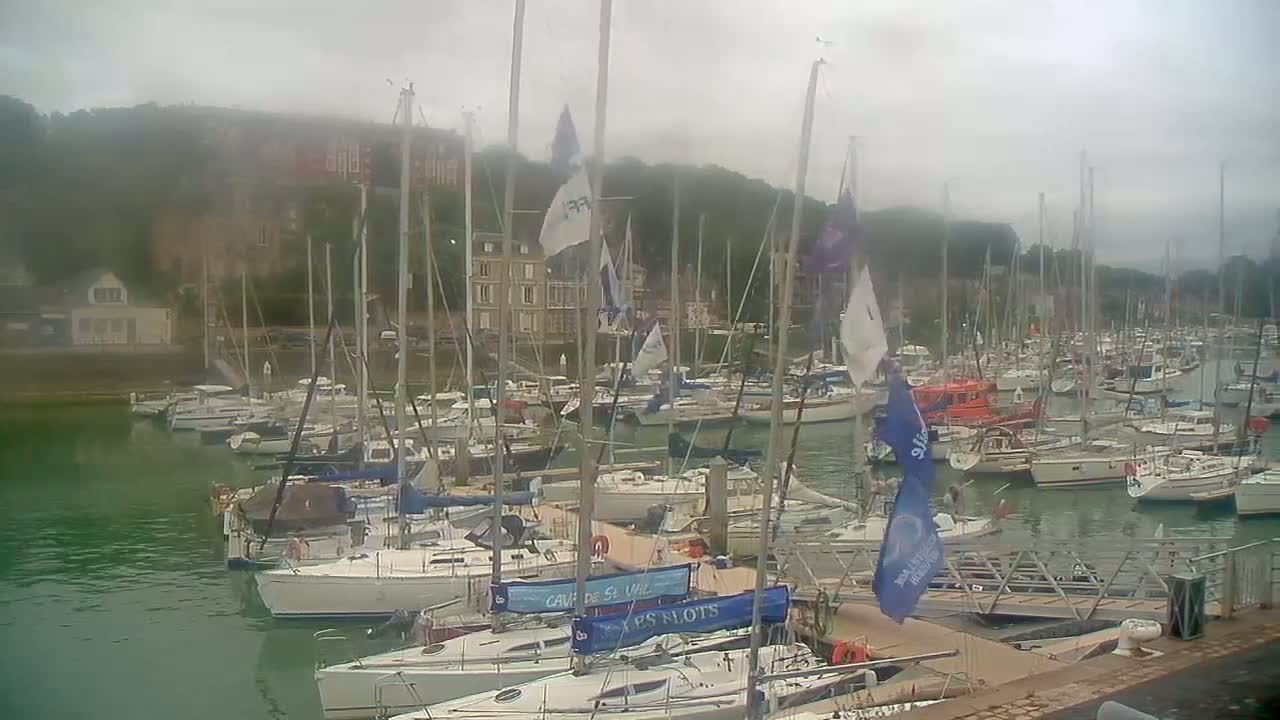 Saint-Valery-en-Caux City View & Le Port (Marine) Live Cam - Dieppe, Seine-Maritime, Normandie, France