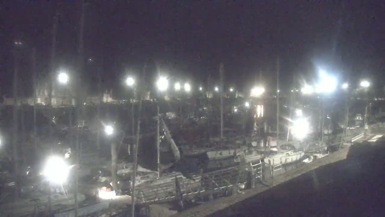 Saint-Valery-en-Caux City View & Le Port (Marine) Live Cam - Dieppe, Seine-Maritime, Normandie, France