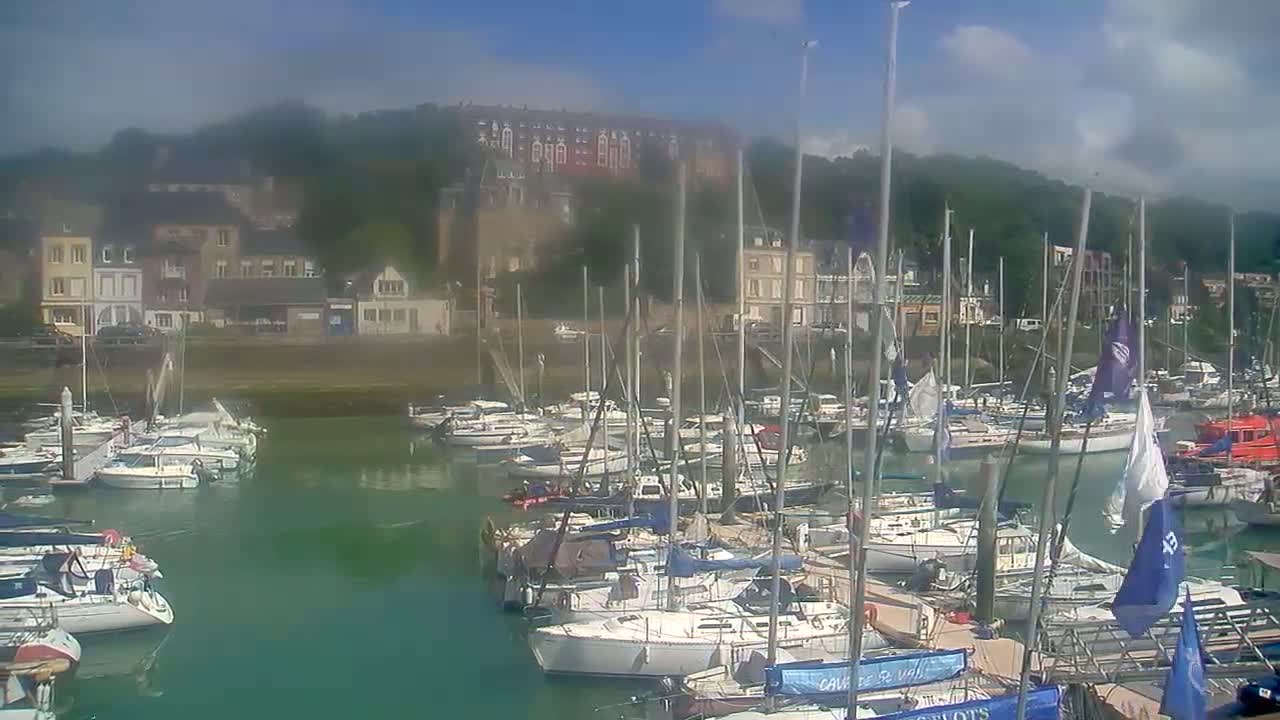 Saint-Valery-en-Caux City View & Le Port (Marine) Live Cam - Dieppe, Seine-Maritime, Normandie, France