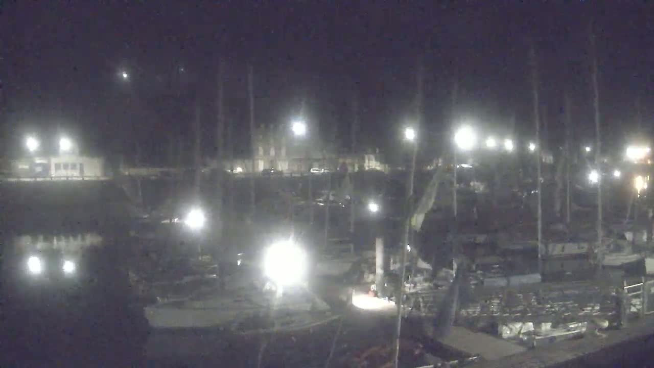 Saint-Valery-en-Caux City View & Le Port (Marine) Live Cam - Dieppe, Seine-Maritime, Normandie, France