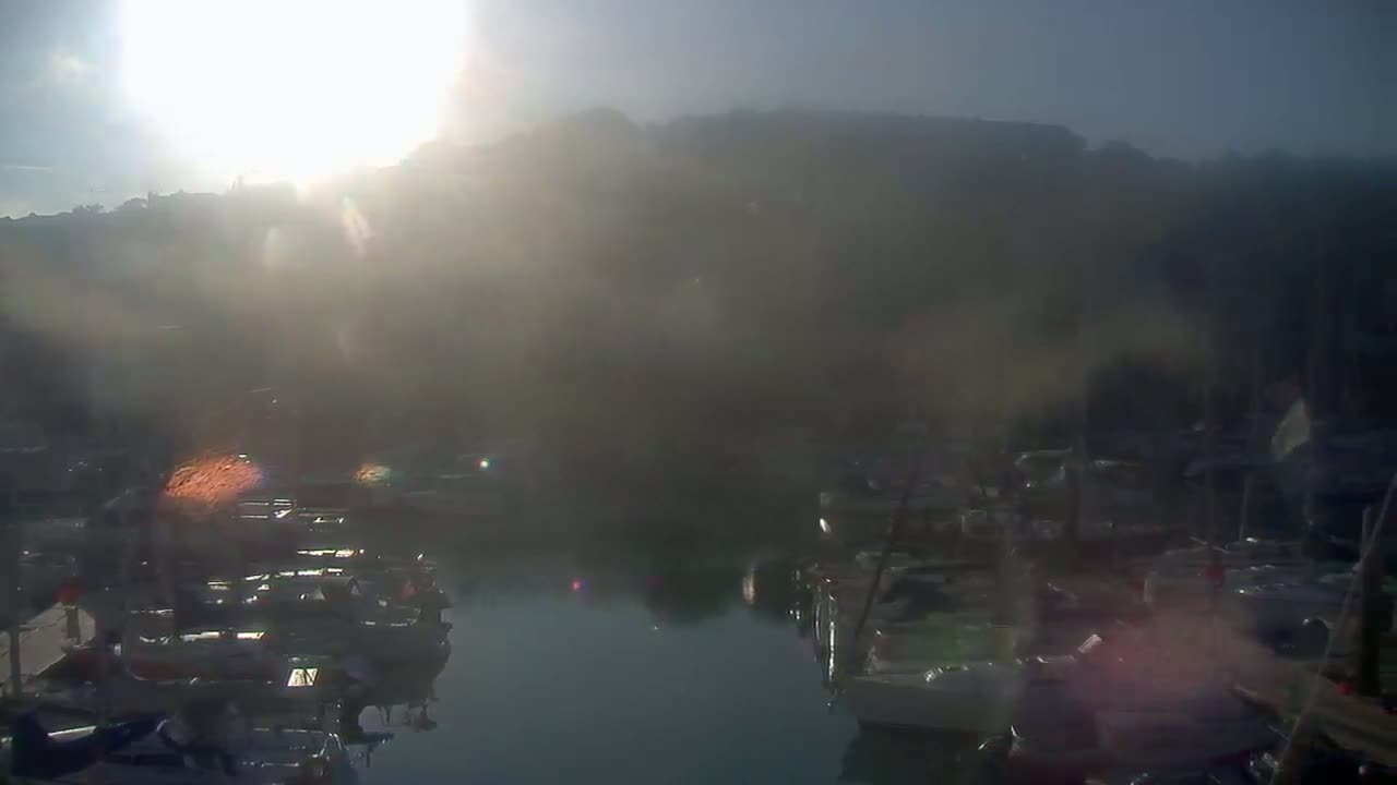 Saint-Valery-en-Caux City View & Le Port (Marine) Live Cam - Dieppe, Seine-Maritime, Normandie, France