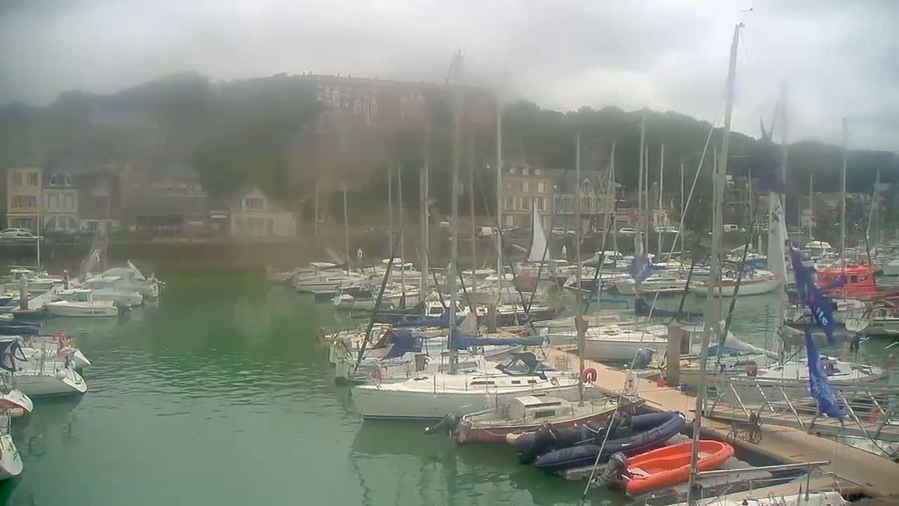 Saint-Valery-en-Caux City View & Le Port (Marine) Live Cam - Dieppe, Seine-Maritime, Normandie, France
