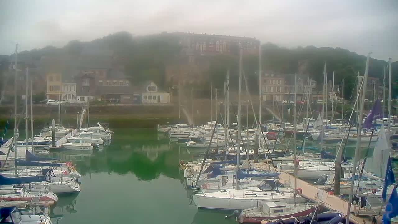 Saint-Valery-en-Caux City View & Le Port (Marine) Live Cam - Dieppe, Seine-Maritime, Normandie, France