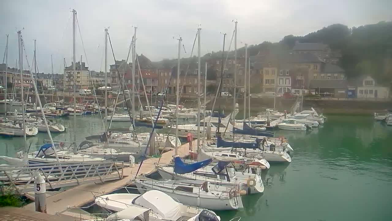Saint-Valery-en-Caux City View & Le Port (Marine) Live Cam - Dieppe, Seine-Maritime, Normandie, France