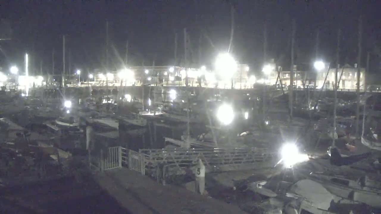 Saint-Valery-en-Caux City View & Le Port (Marine) Live Cam - Dieppe, Seine-Maritime, Normandie, France